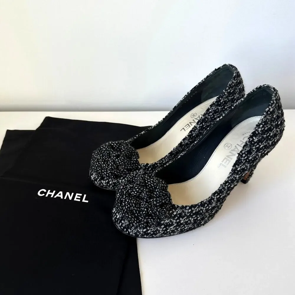 CHANEL Classic Tweed CC Camellia Flower Heel Pumps Black White IT 38.5